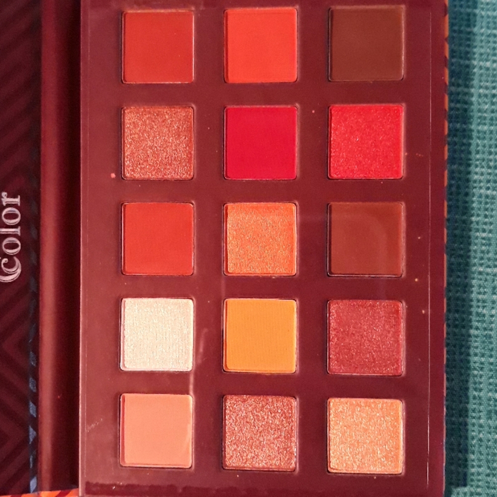 Makeup/eyeshadow - Picture 2 of 2